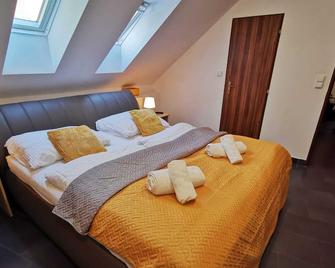 Hotel Kraus - Melnik - Camera da letto