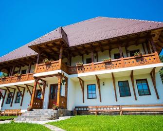 Pensiunea Agroturistica Raluca - Vadu Izei - Building