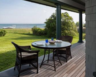 Custom Designed Waterfront Contemporary Home, Heavenly Views of Buzzards Bay. - Mattapoisett - Patio