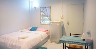 Montra Guesthouse - Mueang Ranong - Bedroom