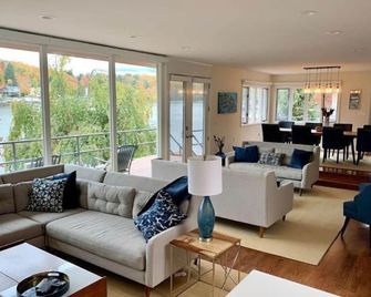 Endless Mountains Luxury on Harvey's Lake - Harveys Lake - Living room