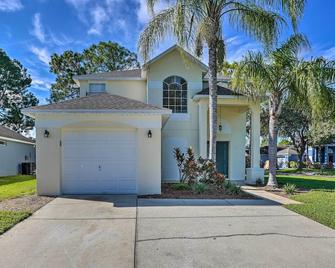 Southern Dunes Golf Home Pool and Covered Patio - Haines City - Building