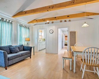 Central Catalina Cottage Walk to Ferry and Eateries - Avalon - Wohnzimmer