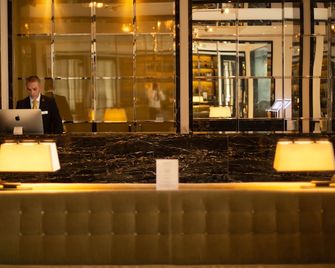 Blakemore Hyde Park - London - Receptionist