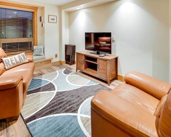 Ketchikan Apt - Walk to Refuge Cove Beach! - Ketchikan - Wohnzimmer