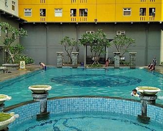 2 BR Apartment in Jakarta Pusat - Yakarta - Piscina