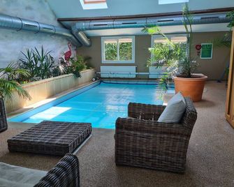 Property 5 (For Sale), Indoor heated pool and Sauna - Étretat - Alberca