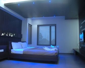 Hotel Kanan - อาเมดาบัด - ห้องนอน