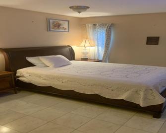OYO Family Ranch At Melbourne Fl - Melbourne - Bedroom