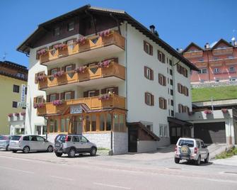 Albergo Eden - Passo del Tonale - Building