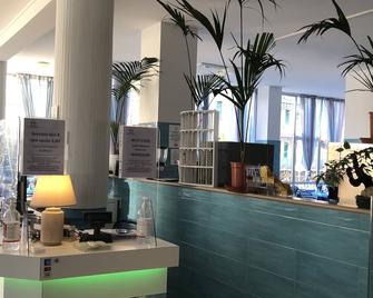 Hotel Napoleon - Cesenatico - Front desk