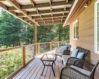Eagles Watch by AvantStay Large Deck w Views - Coupeville - Balkon