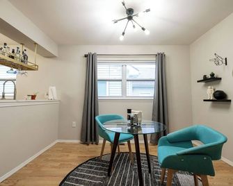 Arch City Escape - St. Louis - Dining room