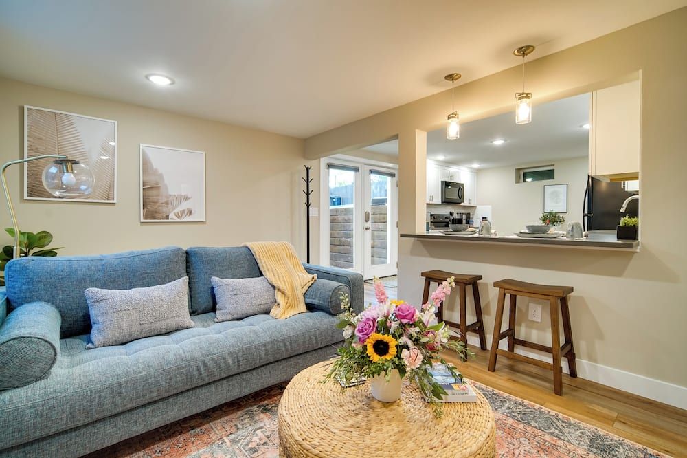 Alluring Anchorage Apt - Walk to Coastal Trl! - אנקוראג' - סלון