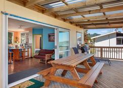 Banana Bach by the Beach- House Price - Waihau Bay - Restaurant