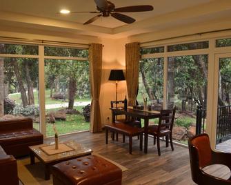Montrose Golf Resort and Spa - Coorg - Somvārpet - Sala de estar