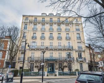 Le Sequoia Appart' For 4 In The Heart Of Vichy - Vichy - Building