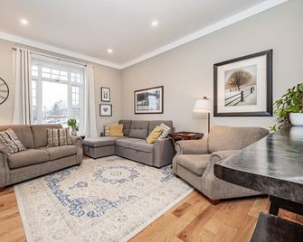Riverside Retreat with Modern Comforts in the Heart of Elora - Elora - Sala de estar