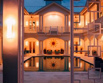 Private Waterfront Resort - Complimentary Concierge to Plan Ultimate Vacation - 凱普蒂瓦 - 建築