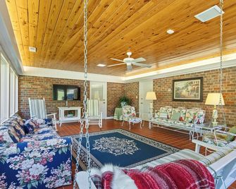 Spacious 5-bedroom house in amazing Athens with AC - Athens - Living room