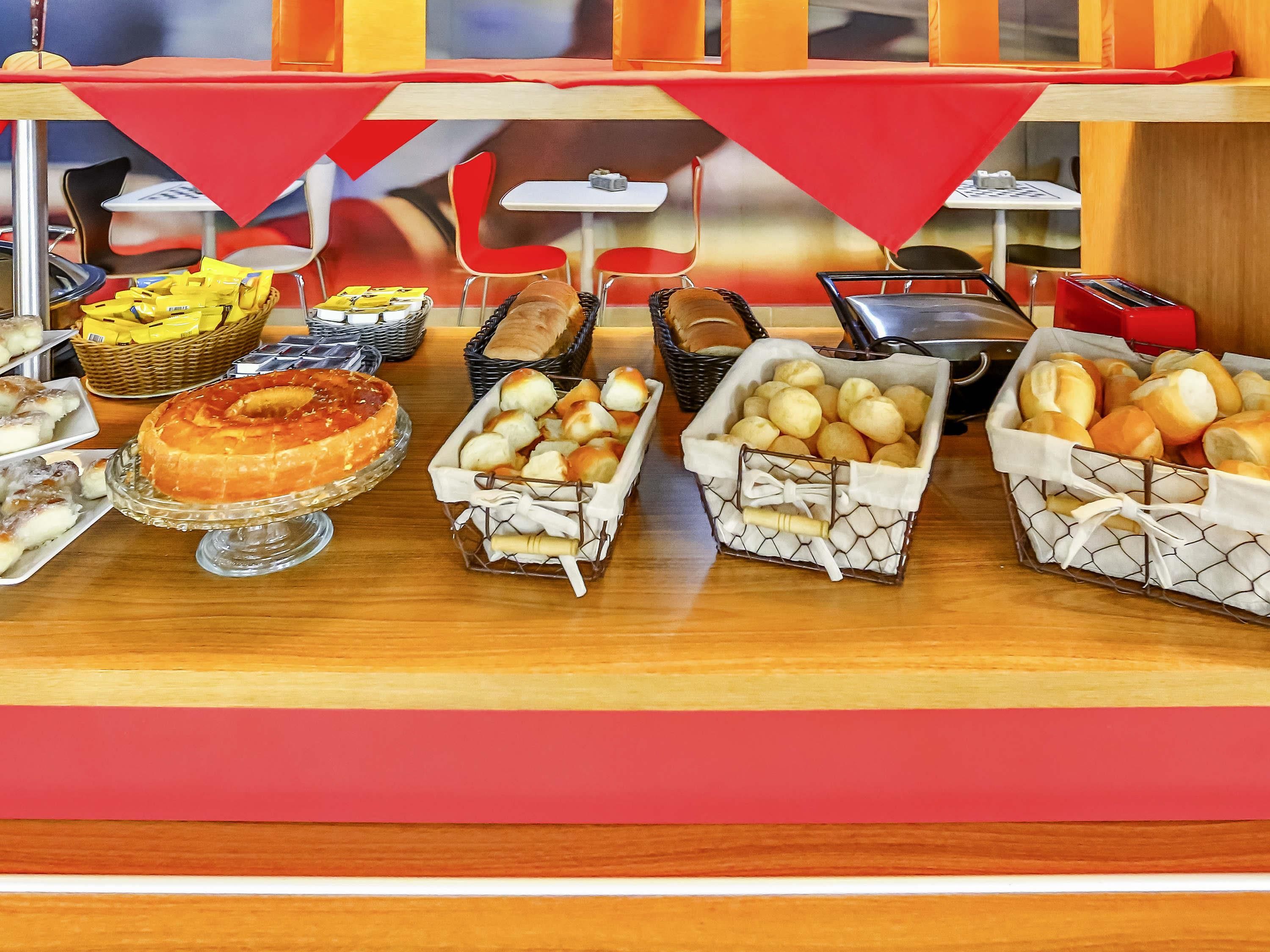 إيبيس جيوانيا - غويانيا - غرفة طعام