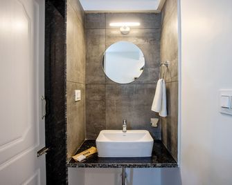 Whiteboard Homes - Siolim - Bathroom