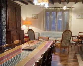 Authentic charm, ideal for cousins, but adaptable, in a quiet hamlet - Champagne-et-Fontaine - Comedor