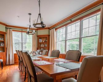 Enjoy quality time with family at 'At Ease', the gem of the woods in Eagles Mere - Eagles Mere - Comedor