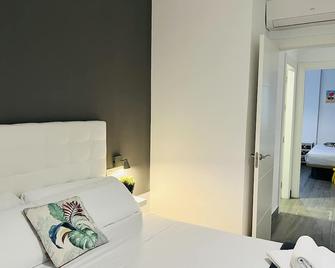 Bnbook Medea Apartments - Fuengirola - Habitación