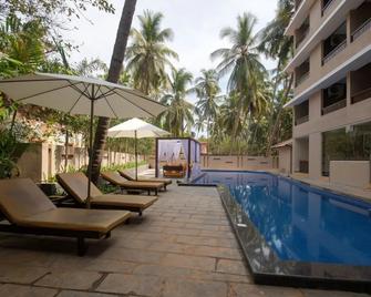 Sinq Signature - Panaji - Piscina