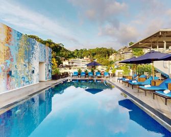 Radisson Hotel Kandy - Kandy - Pool