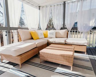 Historic Cottage Pet Friendly Downtown Sparta TN 45 Mins to 4 State Parks - Sparta - Sala de estar