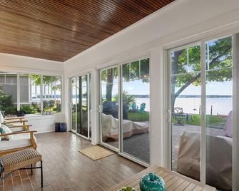 Beautiful Waterfront House in Owasco Lake - Auburn - Huiskamer