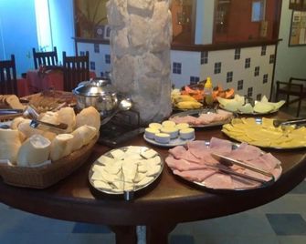 Pousada Telhado Azul - Vila do Abraao - Buffet