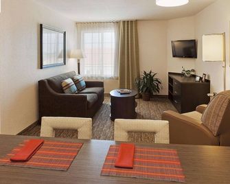 Sonesta Simply Suites Detroit Southfield - Southfield - Living room