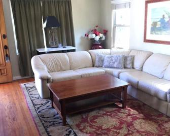Deluxe House Large 4 Br 2 Ba House Normal Heights Heart Of San Diego - San Diego - Living room
