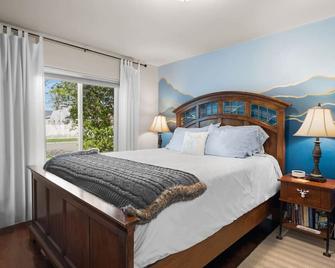 Charming and Cozy Private Home Walking Distance to Downtown - Kalispell - Bedroom