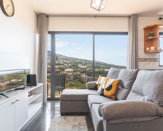Porlamar Apartment by Atlantic Holiday - Arco da Calheta - Living room
