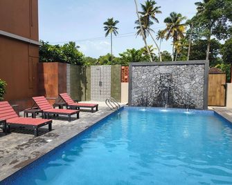 Paradise Marari Wellness Resort & Ayurvedic Spa - Alleppey/阿樂沛 - 游泳池