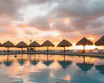 Grand Park Royal Cancun - Cancún - Pool