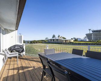 Lighthouse Unit 2 - Lifestyle Yamba - Yamba - Балкон