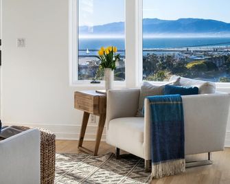 Spectacular Ocean/City/Marina View Custom Home - Los Angeles - Living room