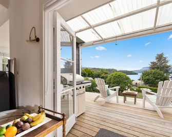 Kiwiana Bach - Lake Tarawera Holiday Home - Lake Tarawera - Parveke