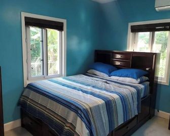 Tropical Leisure 2BR cottage with beach nearby - Nassau - Bedroom