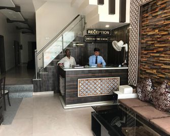 Hotel Mmk - Kanpur - Front desk