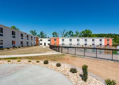 Motel 6 Cartersville - White - Ga - White - Building