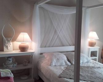 Character house, pool, sauna, quiet - Mondragon - Habitación