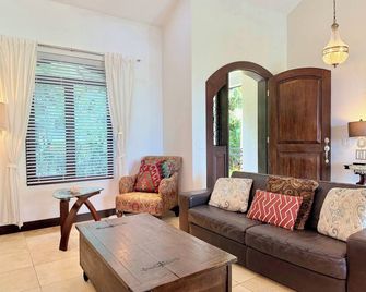 Mila Casa @ Parrot Tree Plantation - Coxen Hole - Living room