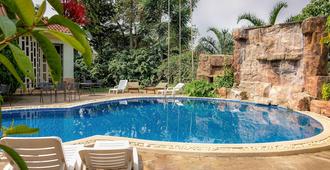 Imperial Heights Hotel, Entebbe - Entebbe - Svømmebasseng