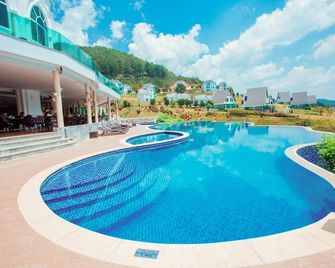 Dalat Wonder Resort - Dalat - Svømmebasseng